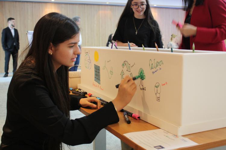 Girls in a STEM class at Amideast/Dubai