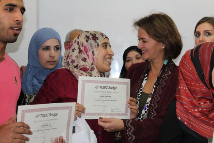 The EU Ambassador to Lebanon, Angelina Eichhorst, distributed TOEIC Bridge test certificates to participants at the program's end.