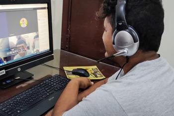 Yemeni student virtually meets with his peers in the United States. 
