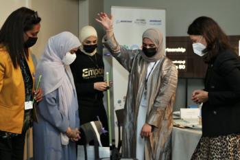 Emirati students in a STEM course at Amideast.