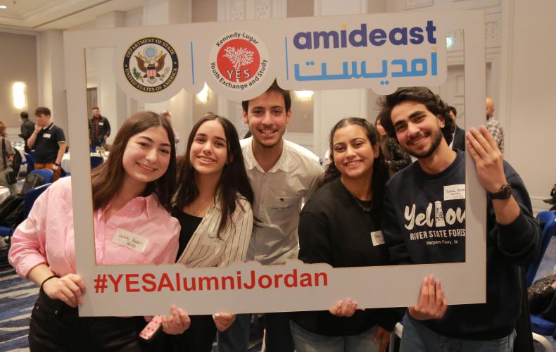 خريجي برنامج تبادل الشباب والدراسة (YES)