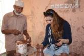  A visit to an Omani pottery factory during one of many cultural outtings gave students a chance for a hands-on experience (above). Students in an Arabic language class (below).