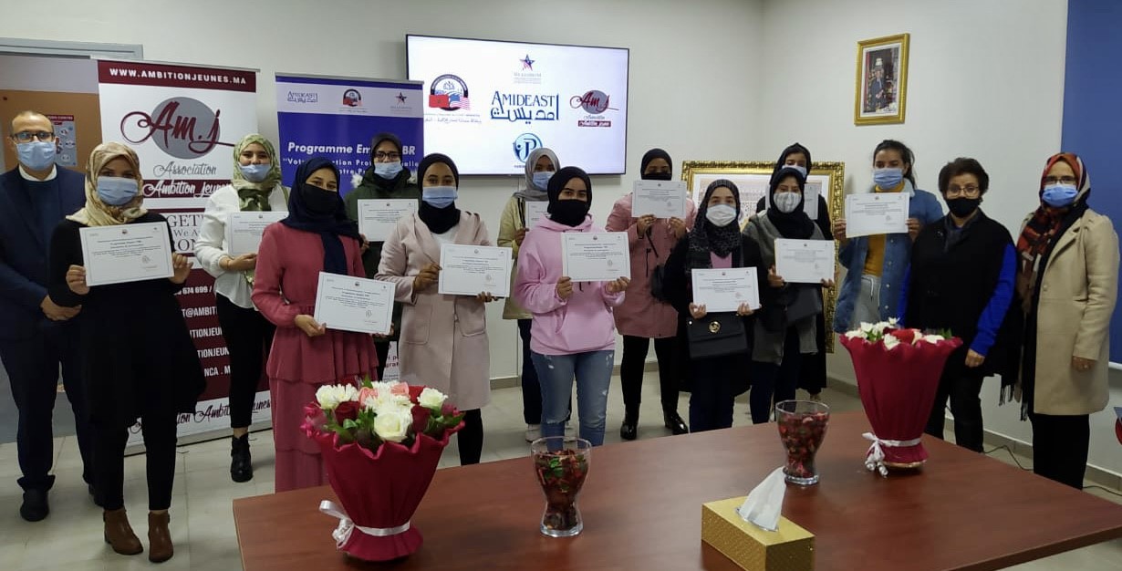 Young women graduates of the Emploi FBR program