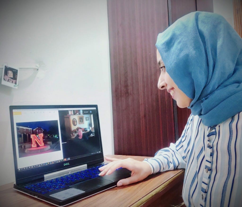 قالت ميرنا أسامة صابر العوادلي، التي تدرس علوم الكمبيوتر، "يعد برنامج أمديست للتبادل الافتراضي ... طريقةً رائعة للتوصل إلى رؤية متبصرة حول المهنة، والثقافة، واللغة على يد أساتذة محليين والانضمام إلى شبكة افتراضية من الطلبة من جميع أنحاء العالم".