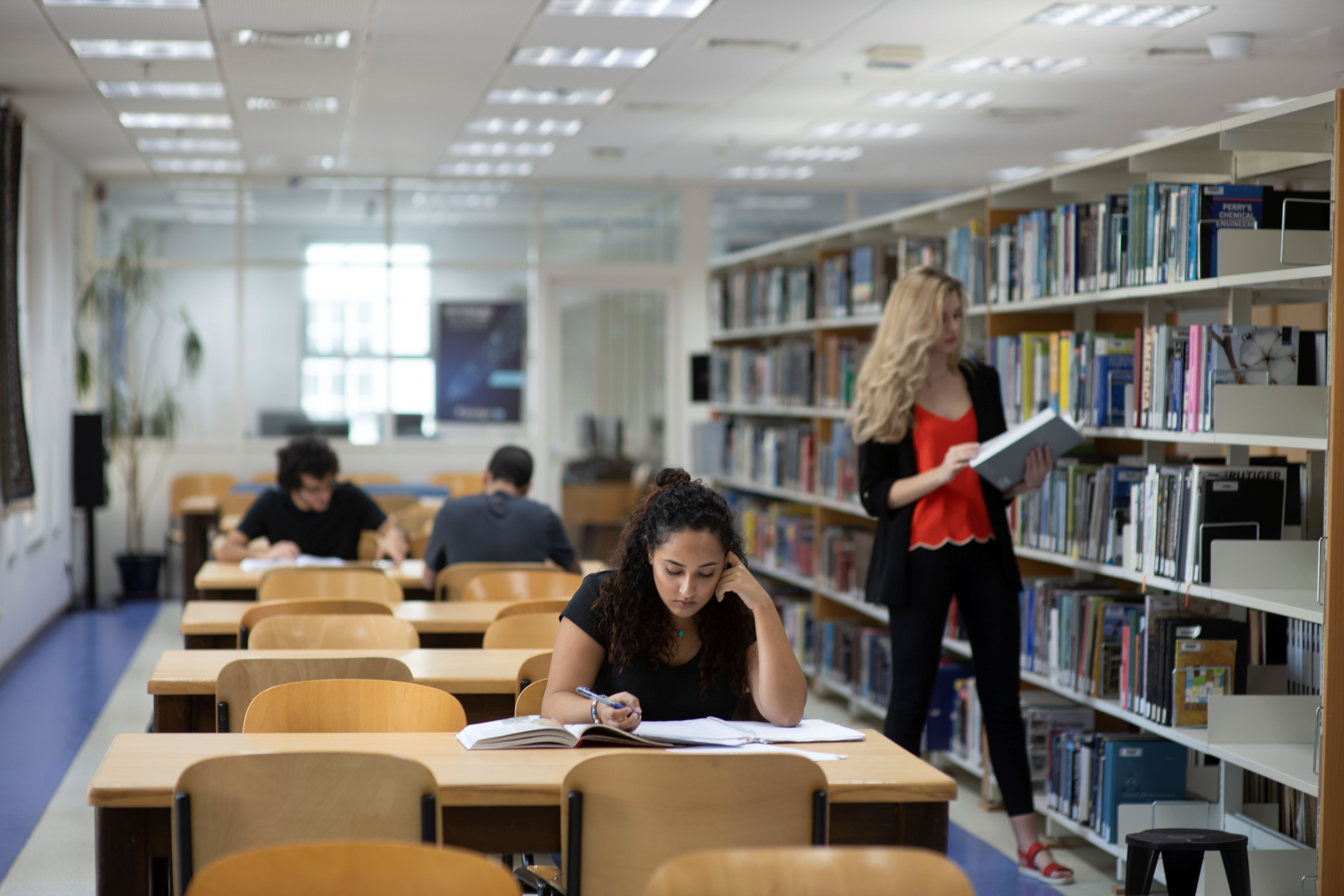 American University in Dubai Direct Enroll - Semester or AY | Amideast USA