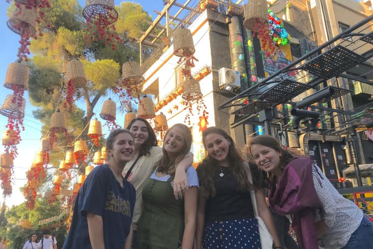 Fall 2019 students in front of a popular cafe in Amman!