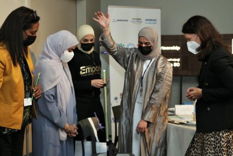 Emirati students in a STEM course at Amideast.