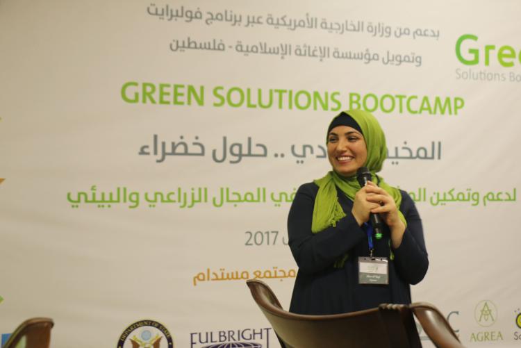 A woman is presenting at a event named : Green Solutions Bootcamp