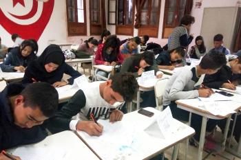 مجموعة من الطلبة التونسيين المشاركين في الدورة التدريبية تمكين الشباب والمدرسين (EYE)