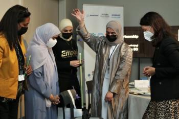 Emirati students in a STEM course at Amideast.
